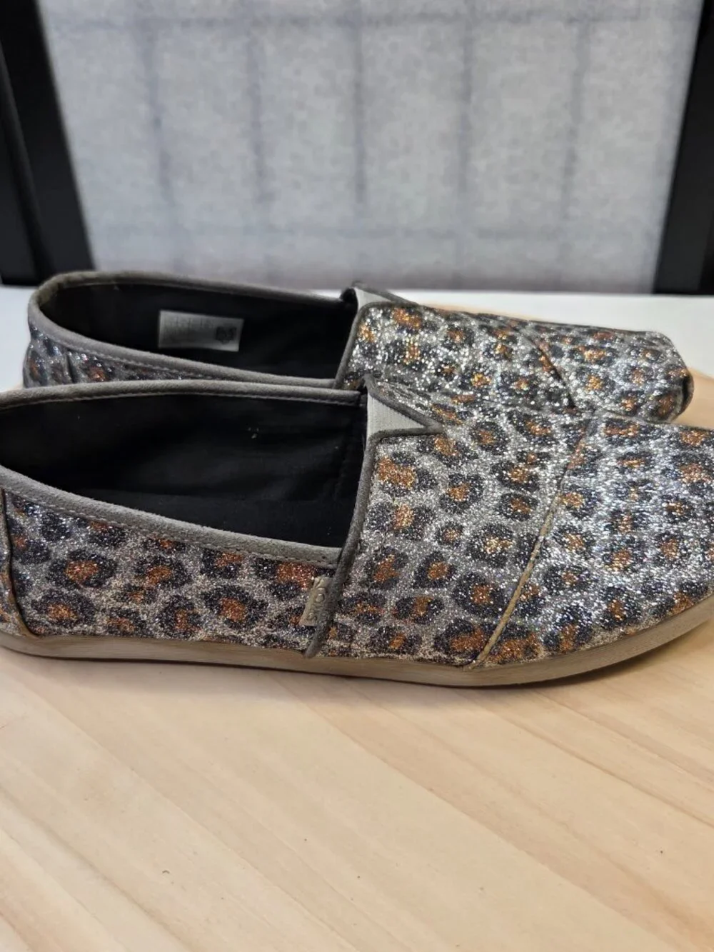 TOMS Classic Silver Glitter Cheetah Alpargata Shoes Women US 8
